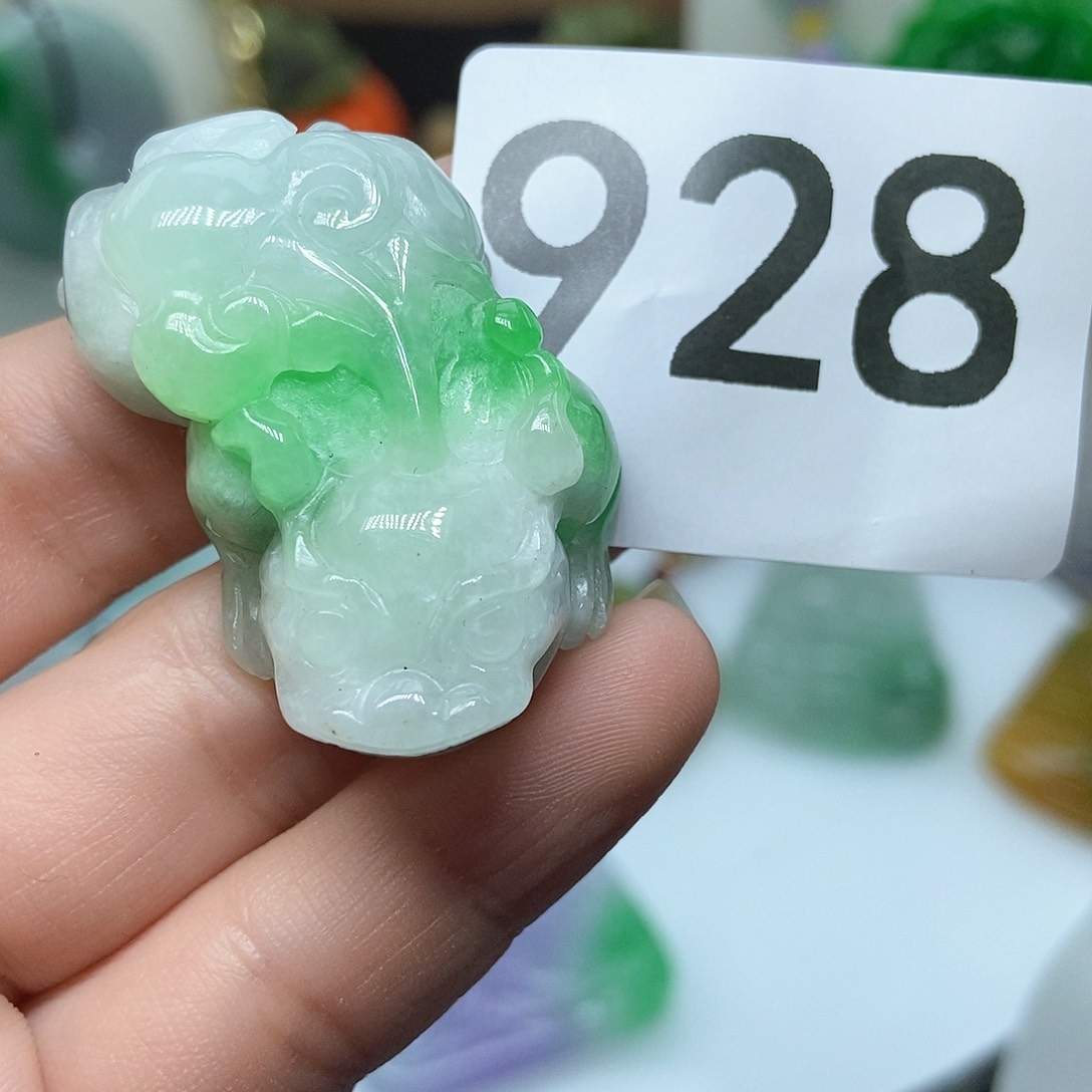 翡翠吊坠(赠链)未镶嵌