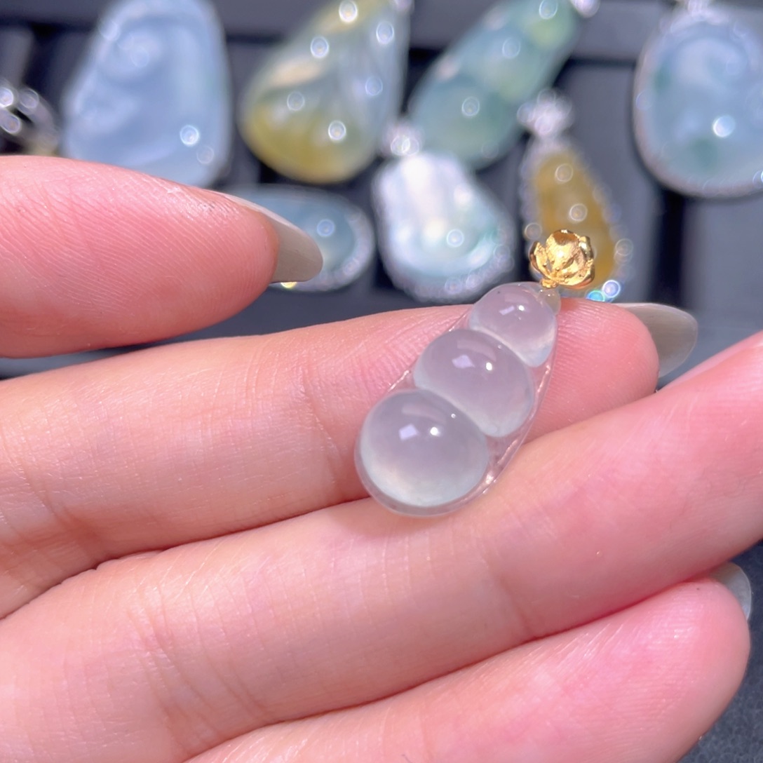 颈饰18K金镶嵌翡翠翡翠