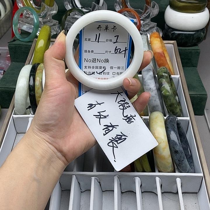 蛇纹石玉未镶嵌手镯