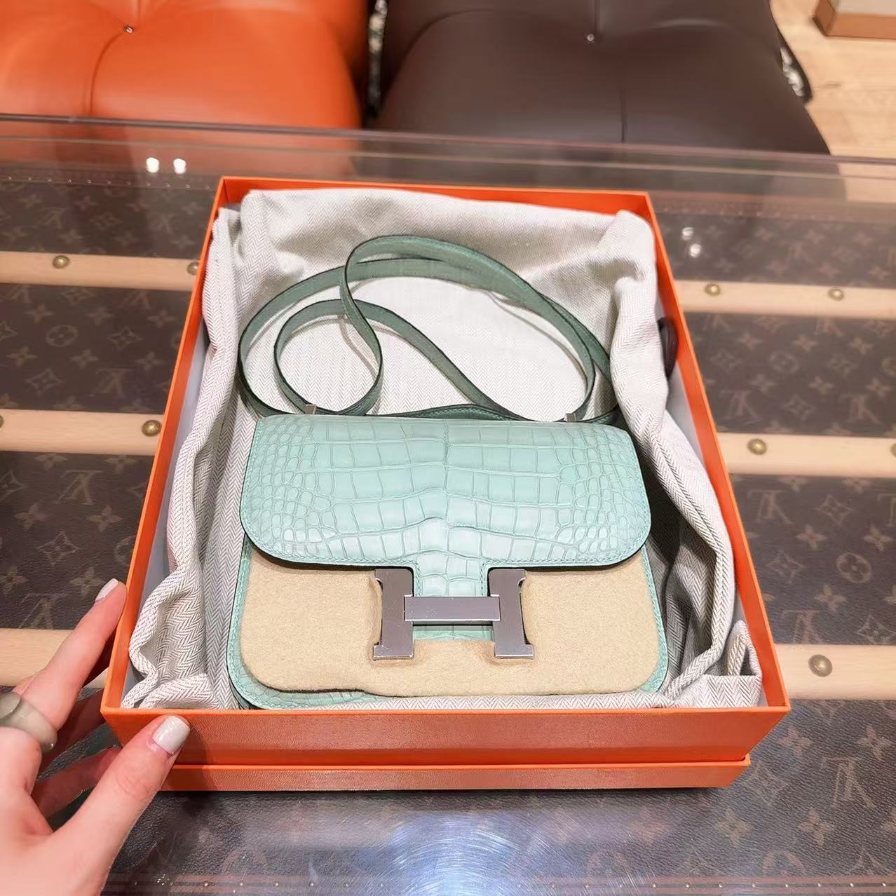 全新未使用 Hermes/爱马仕 康康19 雾面方块鳄鱼 6U薄荷绿 U刻 