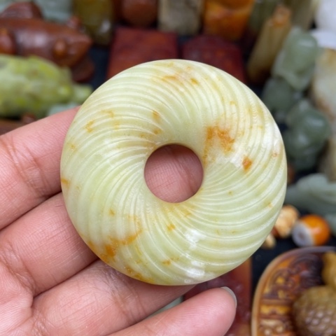 蛇纹石玉未镶嵌颈饰25