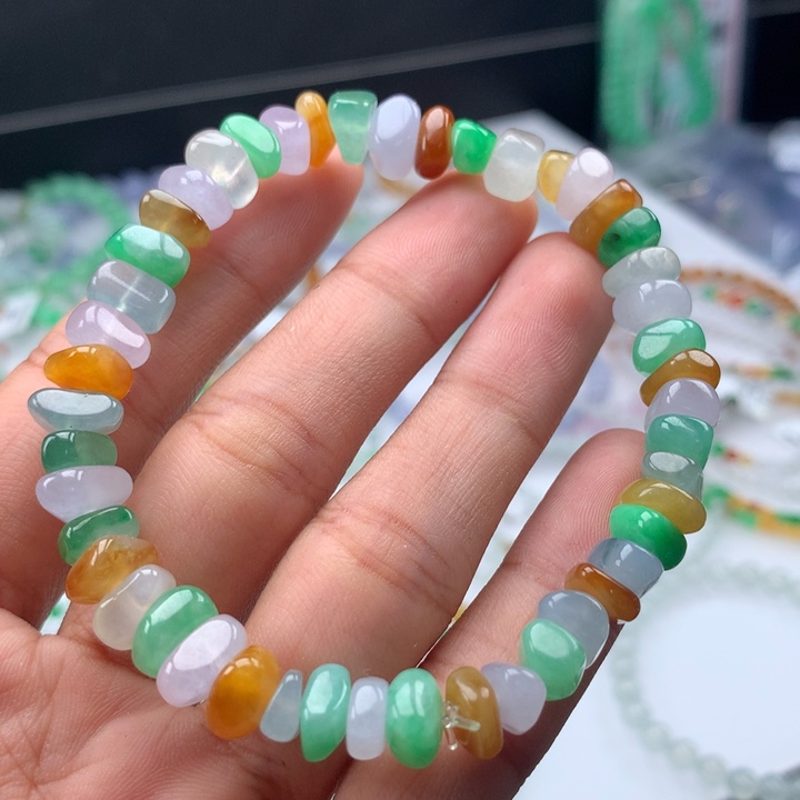 翡翠手镯未镶嵌卡