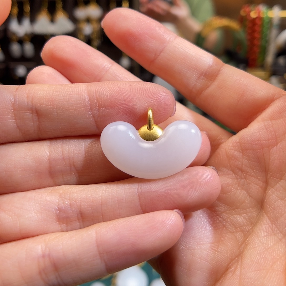 和田玉挂件18K金镶嵌