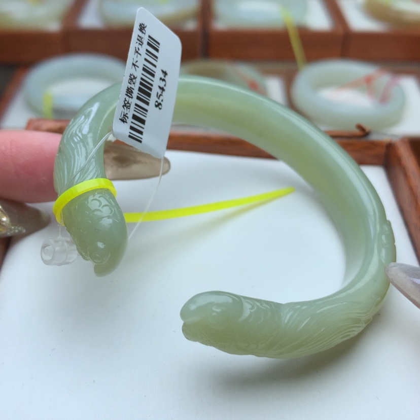 【闪购商品】和田玉手镯未镶嵌55