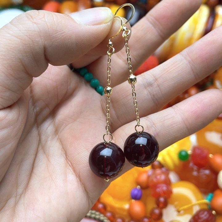 树脂制品89号红色耳线