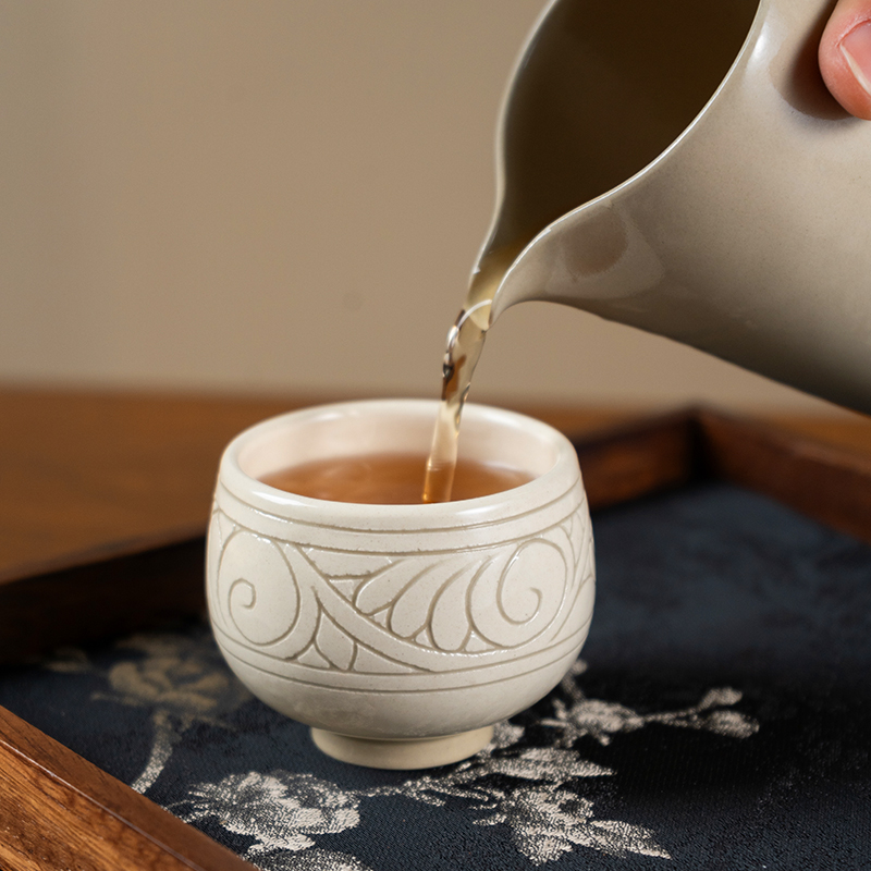 安磁磁州窑白刻茶杯简约实用适合品茗泡茶陶瓷纯手工主人杯