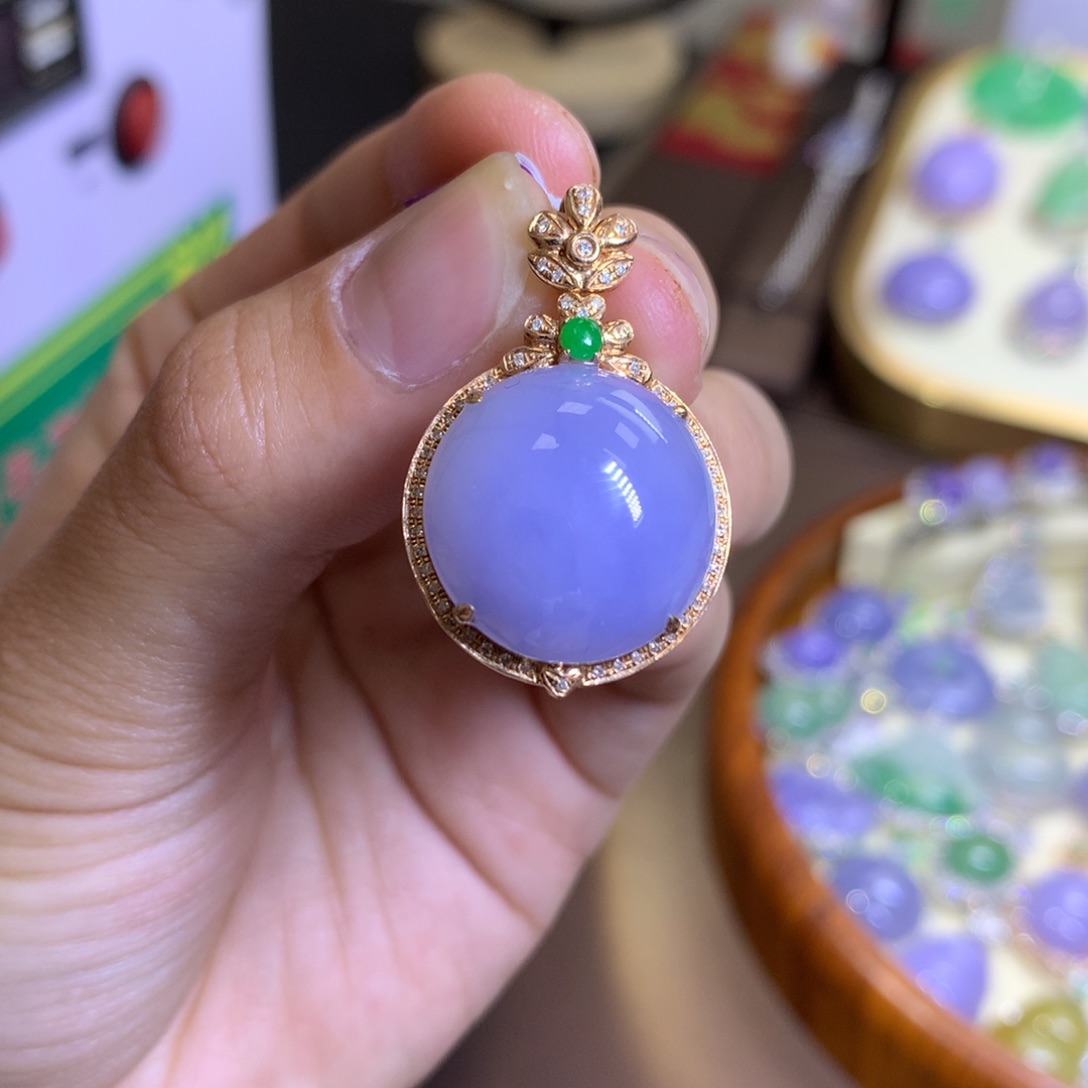 翡翠18K金镶嵌颈饰翡翠