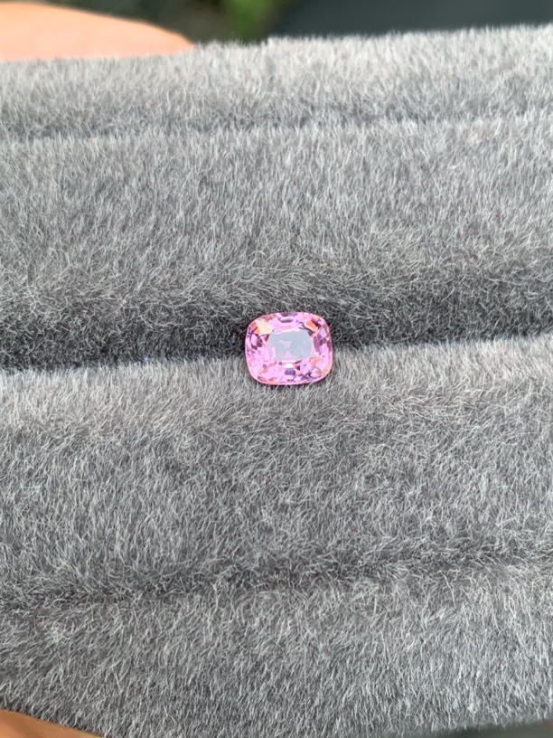 缅甸抹谷天然粉尖晶 1.29ct