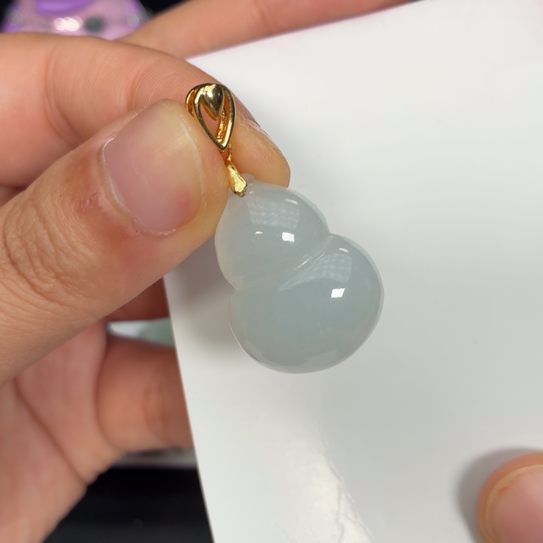 翡翠未镶嵌颈饰葫芦