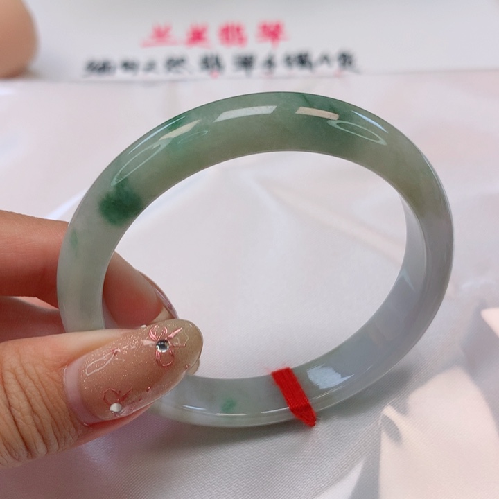 翡翠手镯未镶嵌52圈