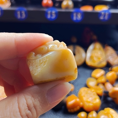 田黄石龙**?银裹金田黄石