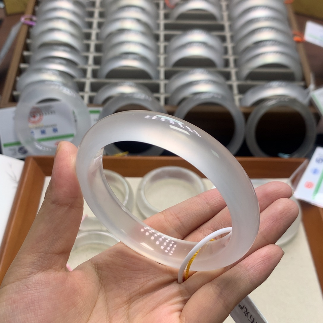 石英质玉（金丝玉）未镶嵌手镯3A60.5漏漏款