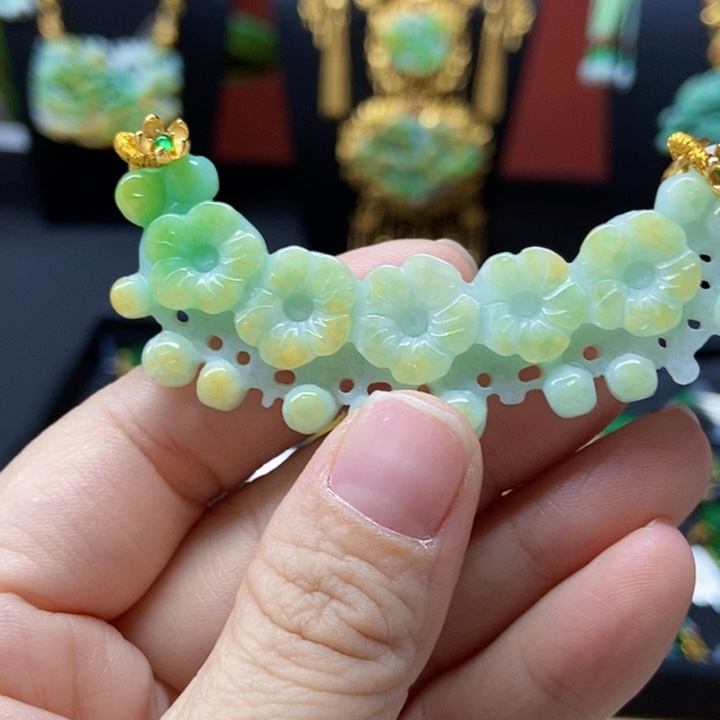 翡翠未镶嵌颈饰吊坠