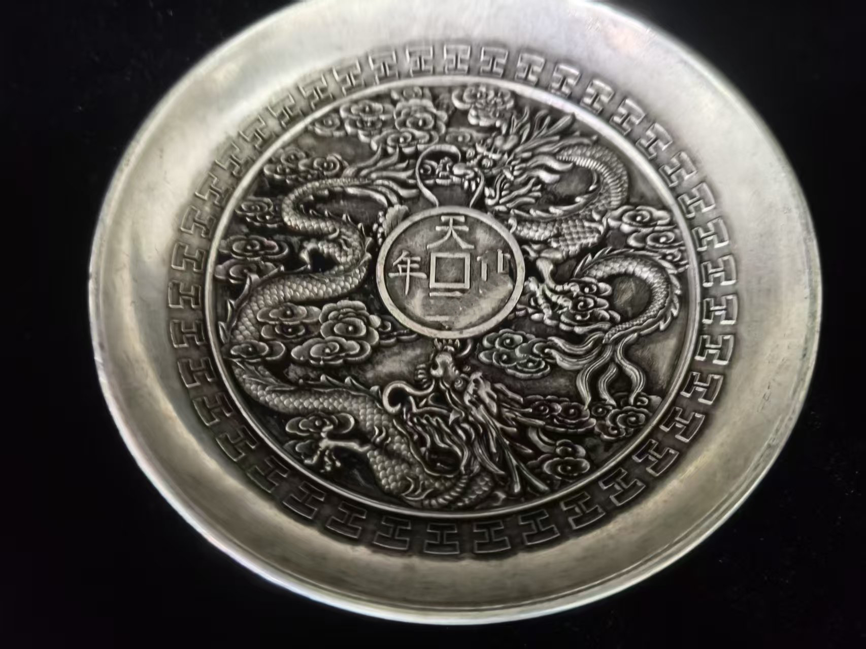 双龙戏珠盘流水摆件