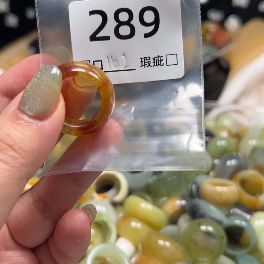 啾***儿蛇纹石玉未镶嵌戒指