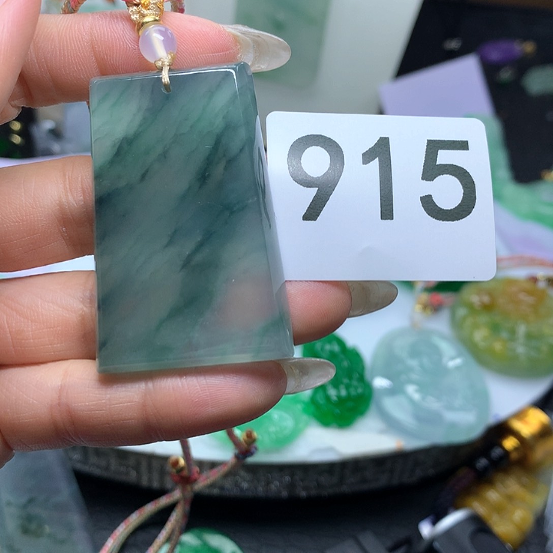 翡翠吊坠(赠链)未镶嵌