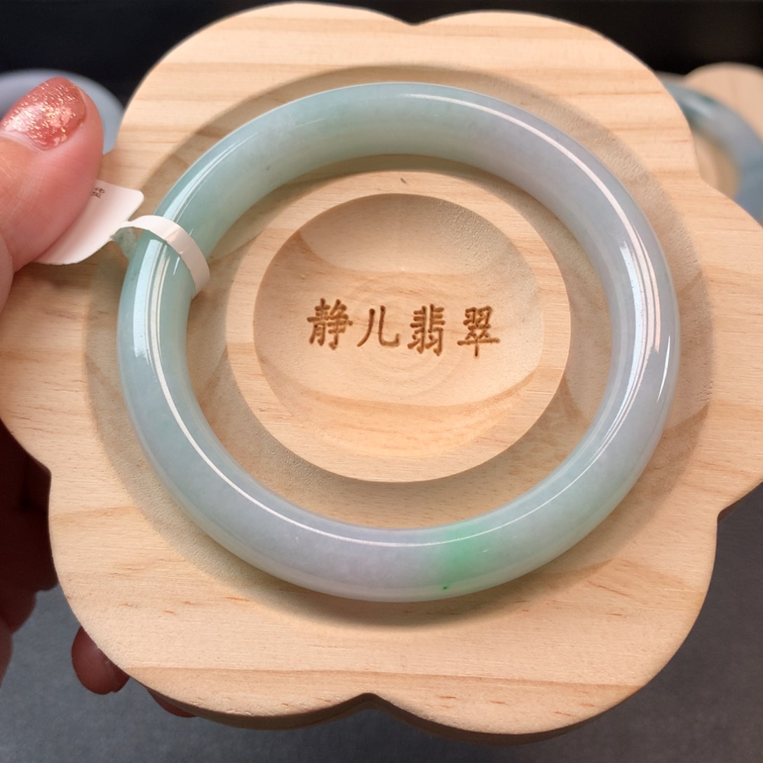翡翠手镯未镶嵌55圈口