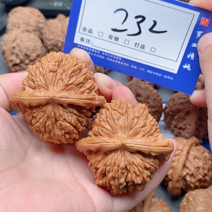 把件桃核千****048四座楼232号牌