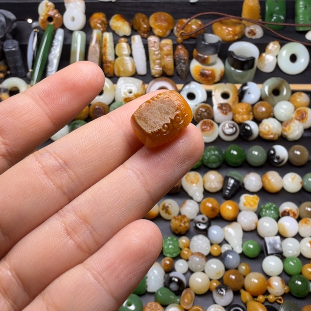 和田玉配饰未镶嵌文*