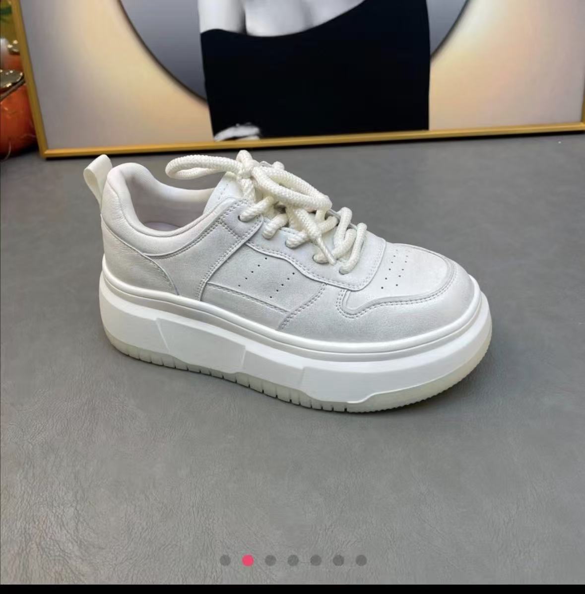 635931雨家轻便百搭吸膜底休闲小白鞋女潮厚底松糕运动鞋子