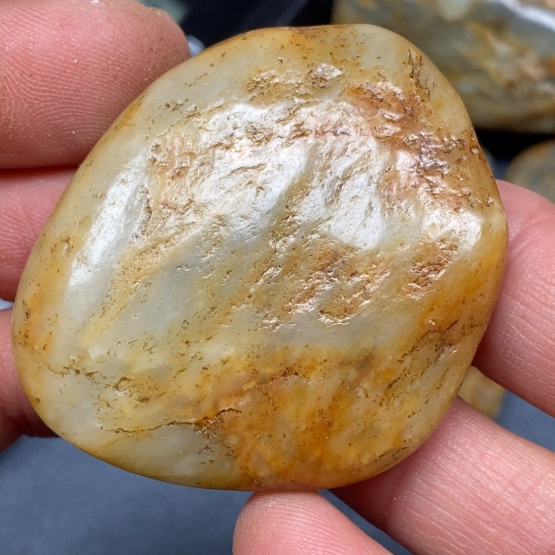 和田玉挂件足铂镶嵌