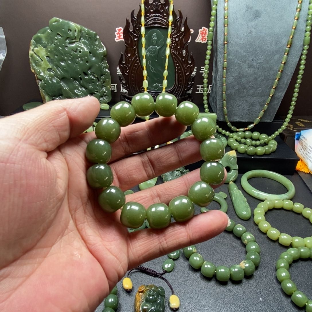 岫岩老玉（透闪石质玉）手链未镶嵌