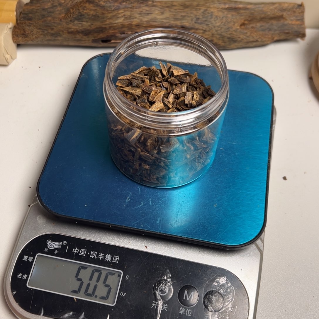 沉香沉香碎屑天****游海南天然红油树心油切珠料50g