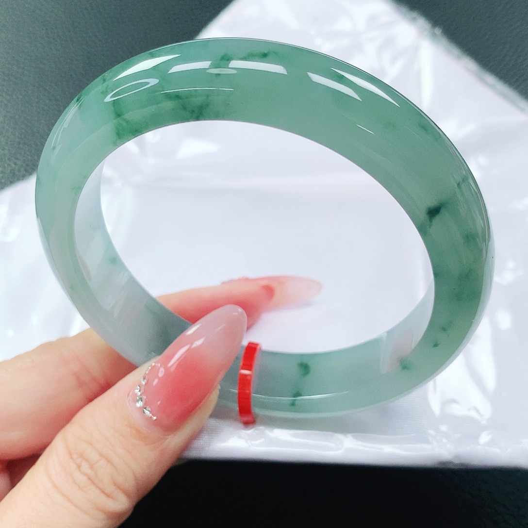 翡翠手镯未镶嵌58圈
