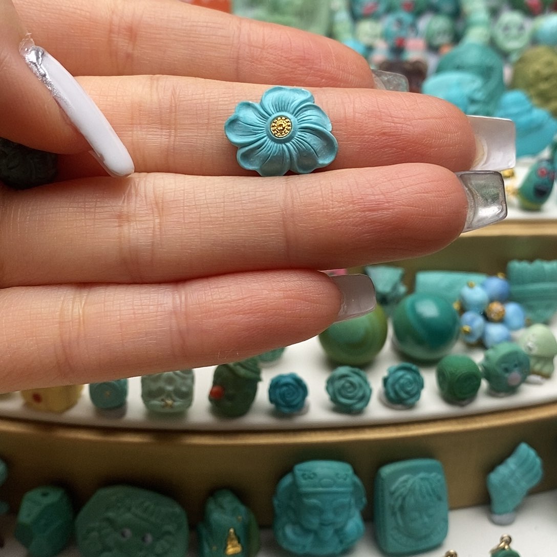 绿松石饰品未镶嵌