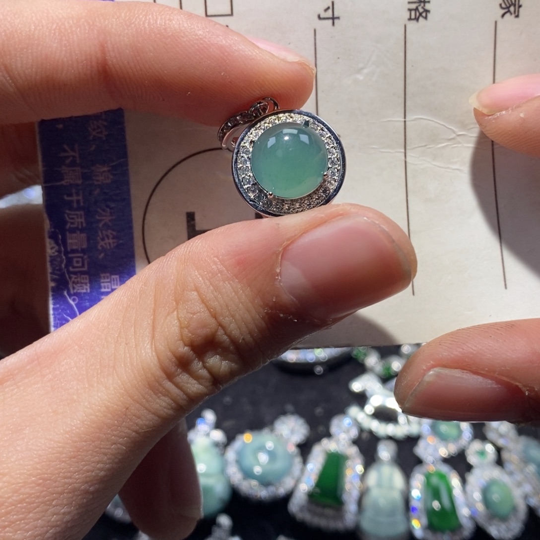 翡翠未镶嵌颈饰翡翠