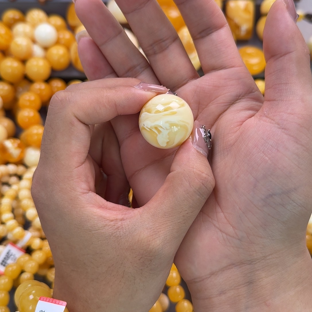 蜜蜡未镶嵌珠宝奇石