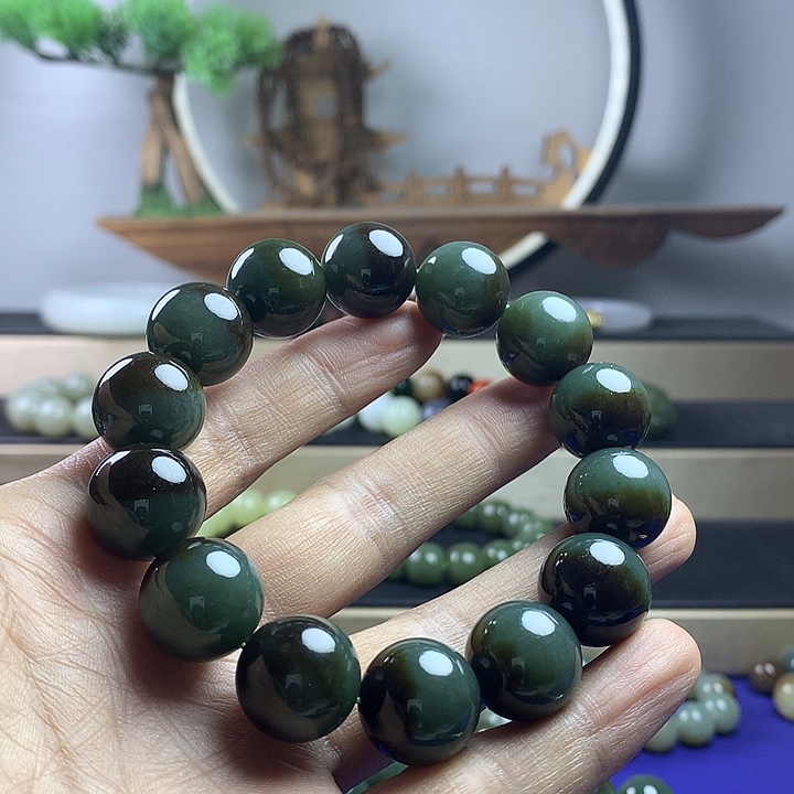 如***影和田玉未镶嵌手串