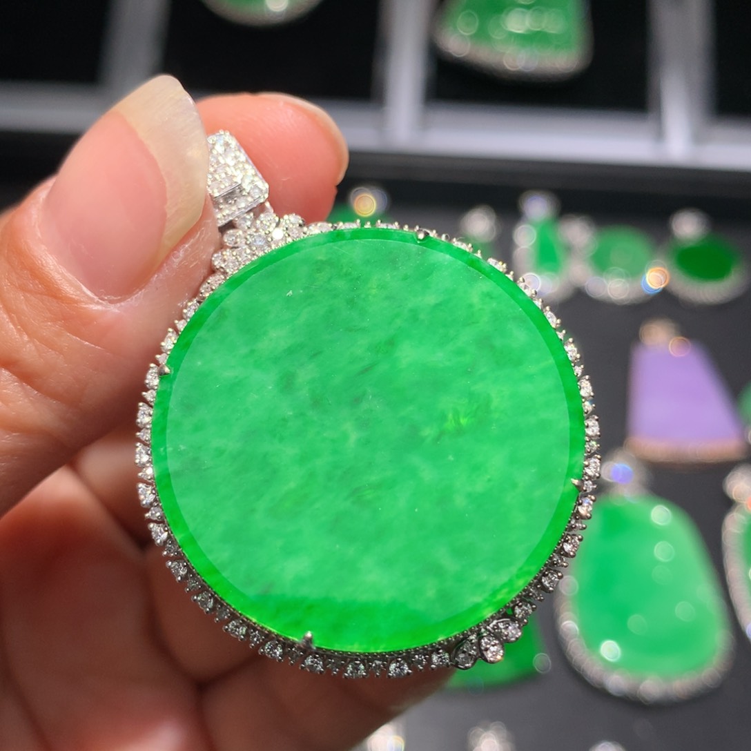 翡翠颈饰18K金镶嵌翡翠