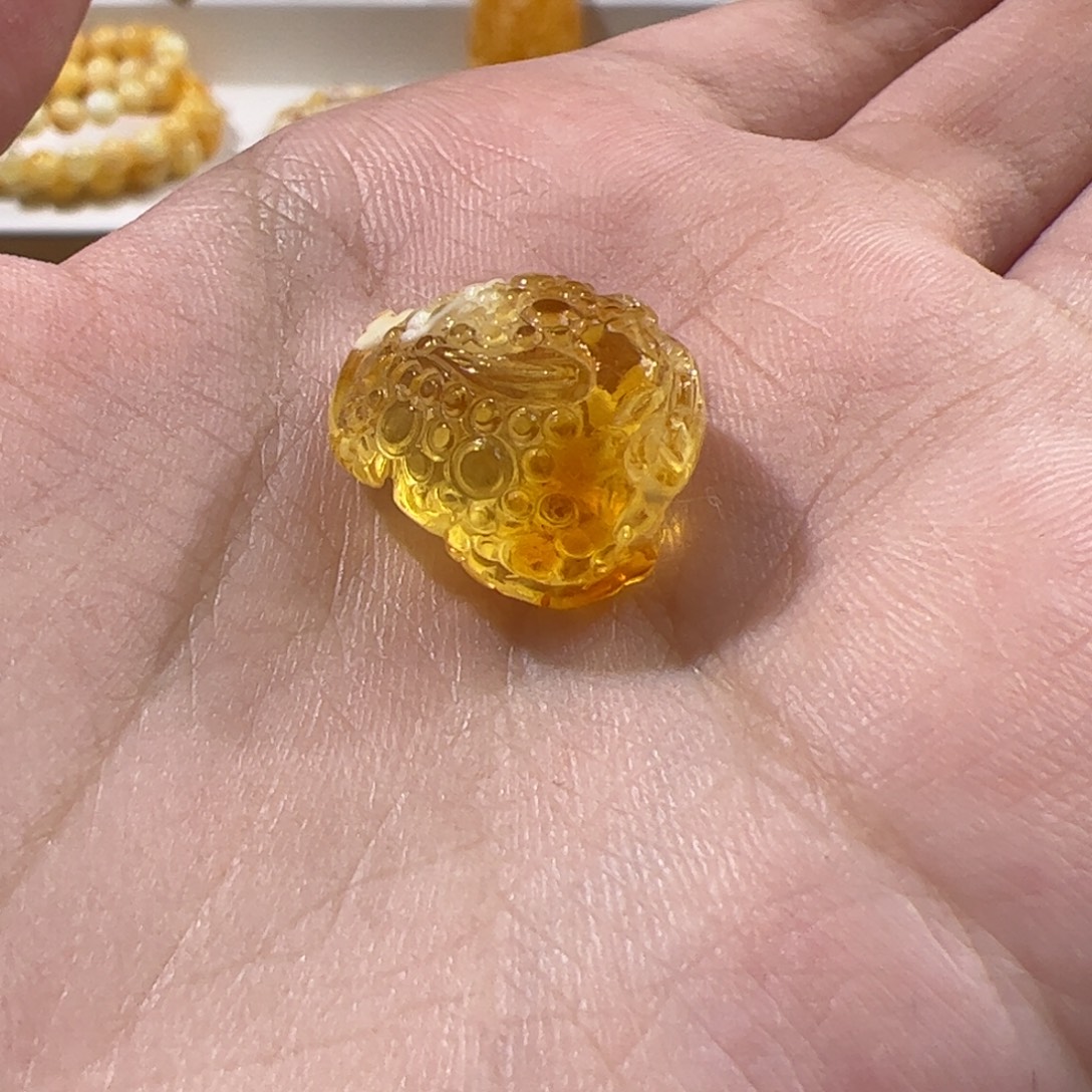 琥珀未镶嵌珠宝奇石金瓷白三足，金蟾