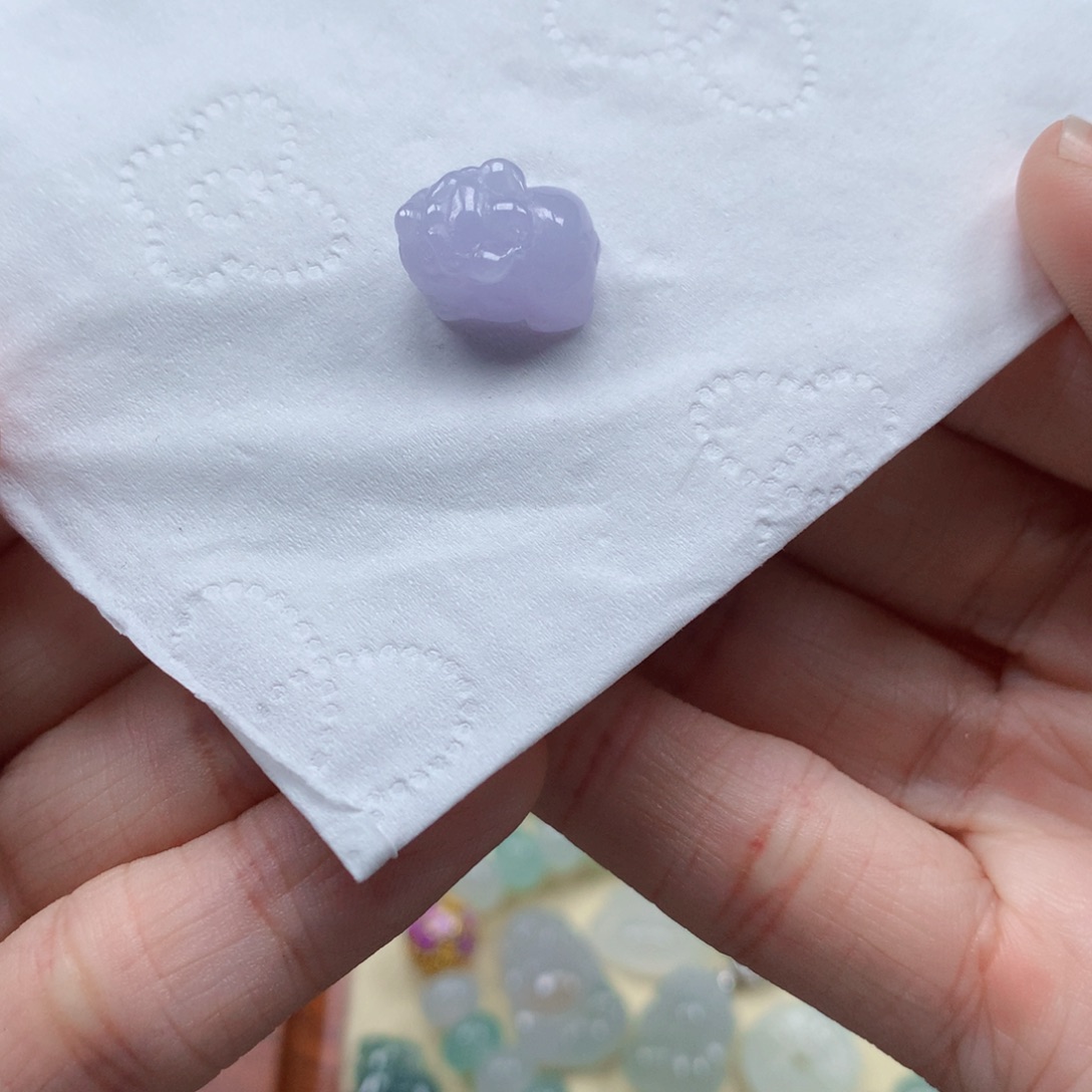 翡翠未镶嵌颈饰是