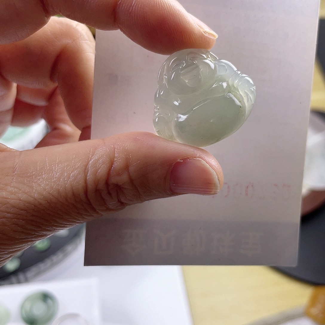 翡翠颈饰未镶嵌佛公