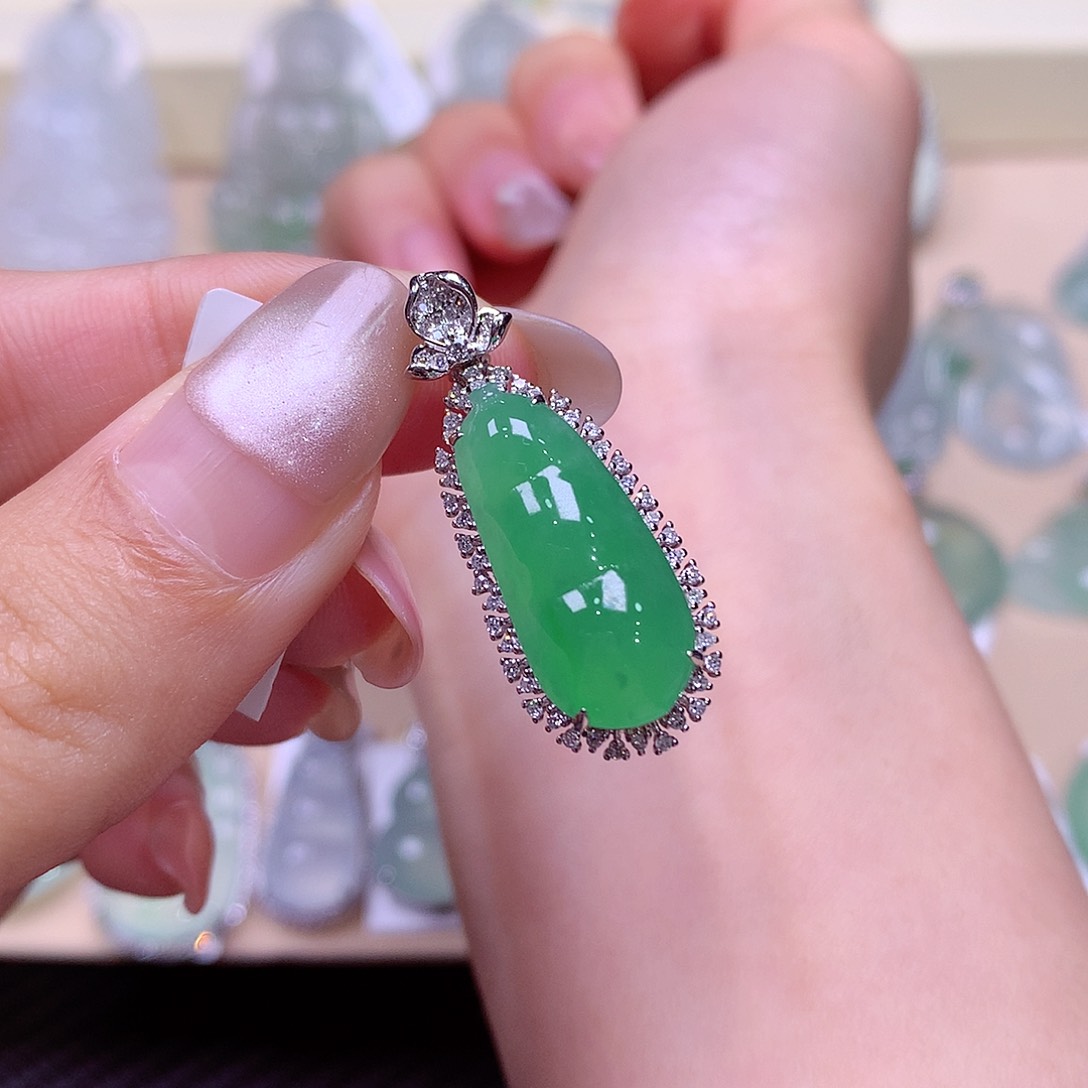 翡翠吊坠(不含链)18K金镶嵌