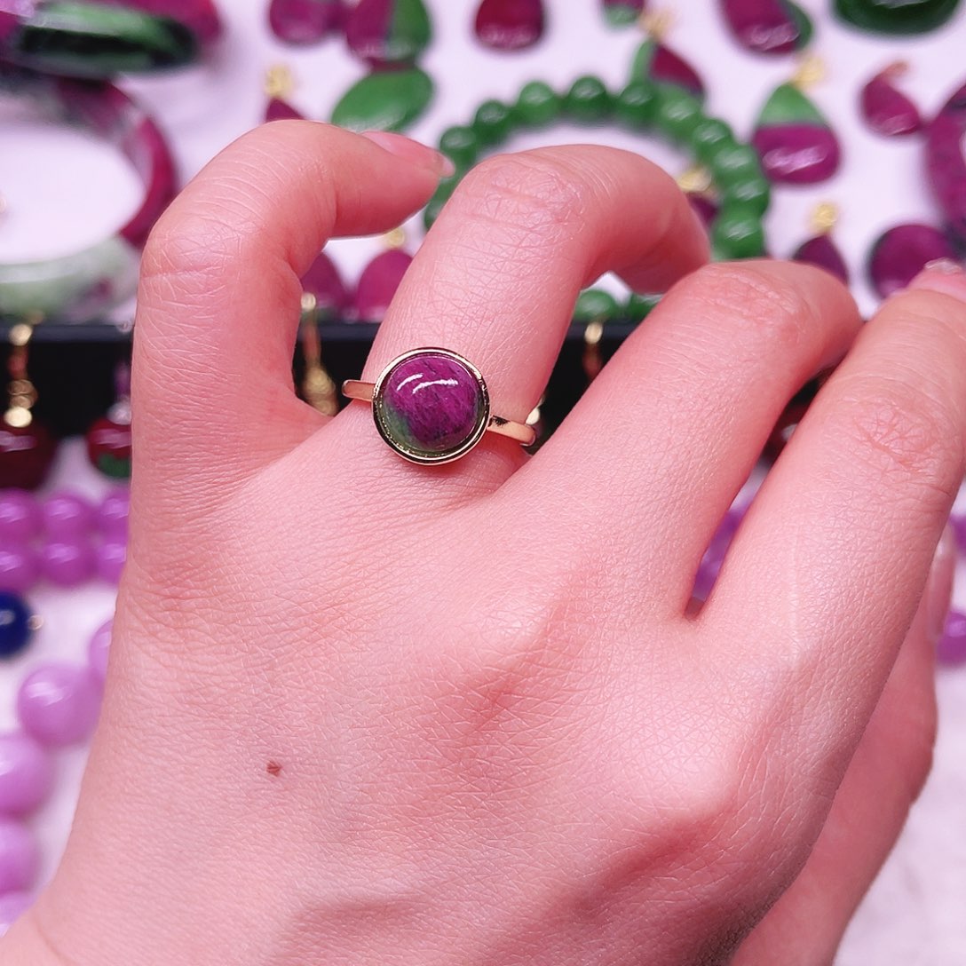 未镶嵌红宝石吊坠