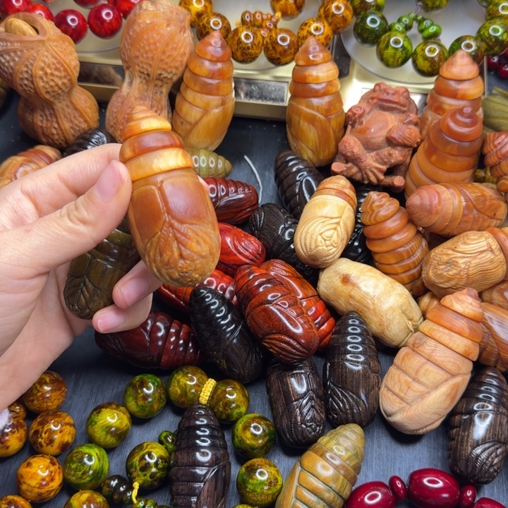 松木琥珀木文玩把件