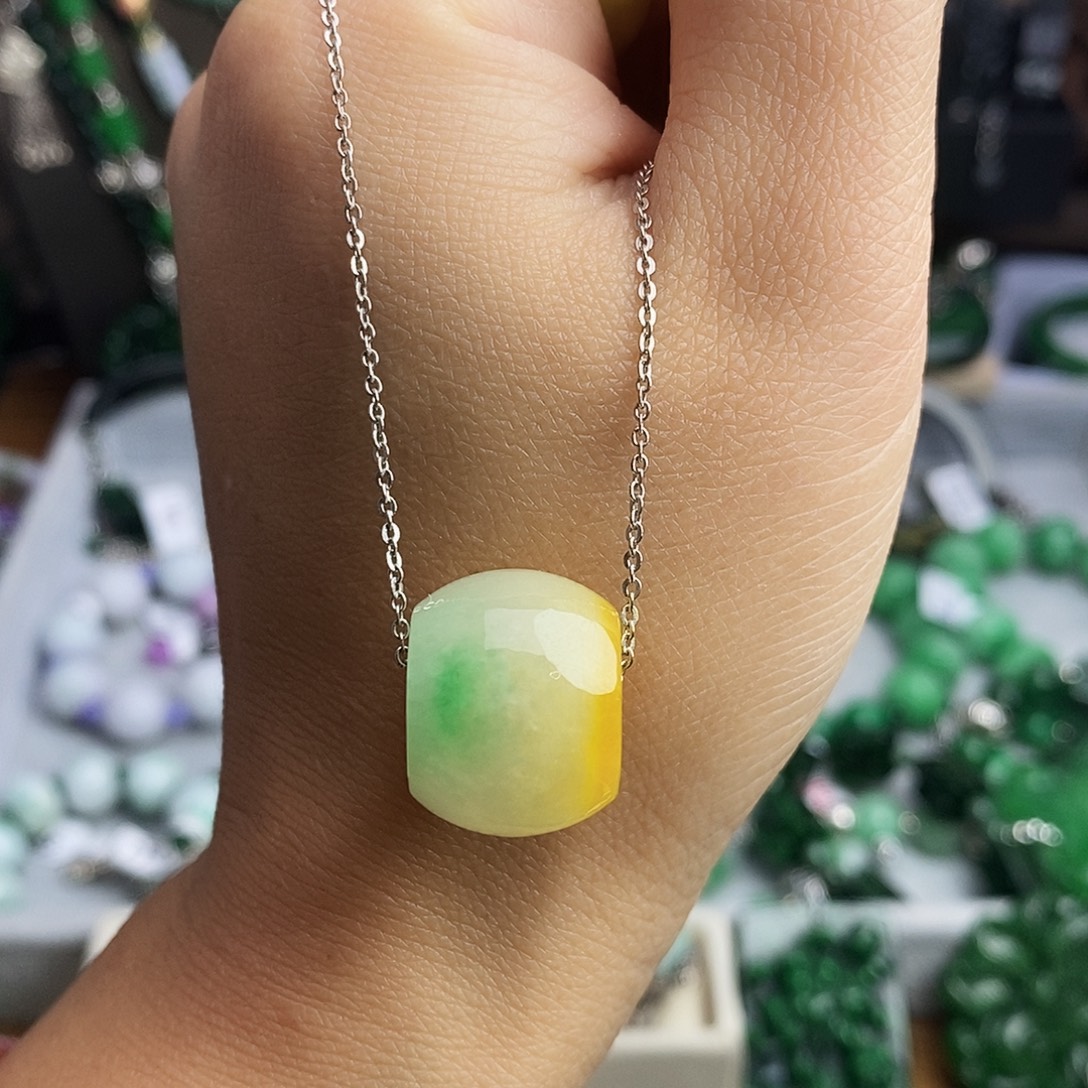 翡翠未镶嵌颈饰99