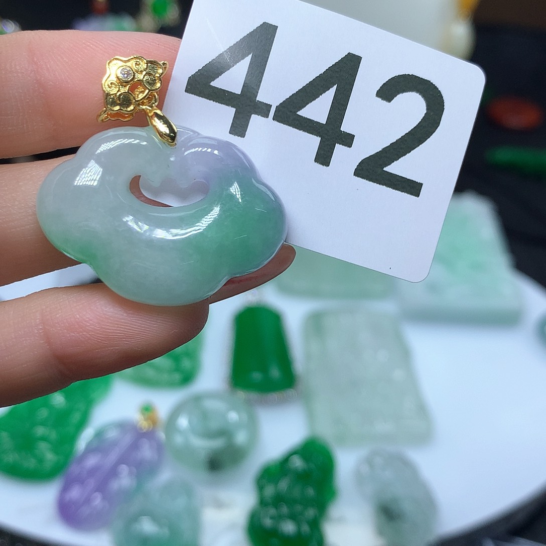 翡翠吊坠(赠链)未镶嵌