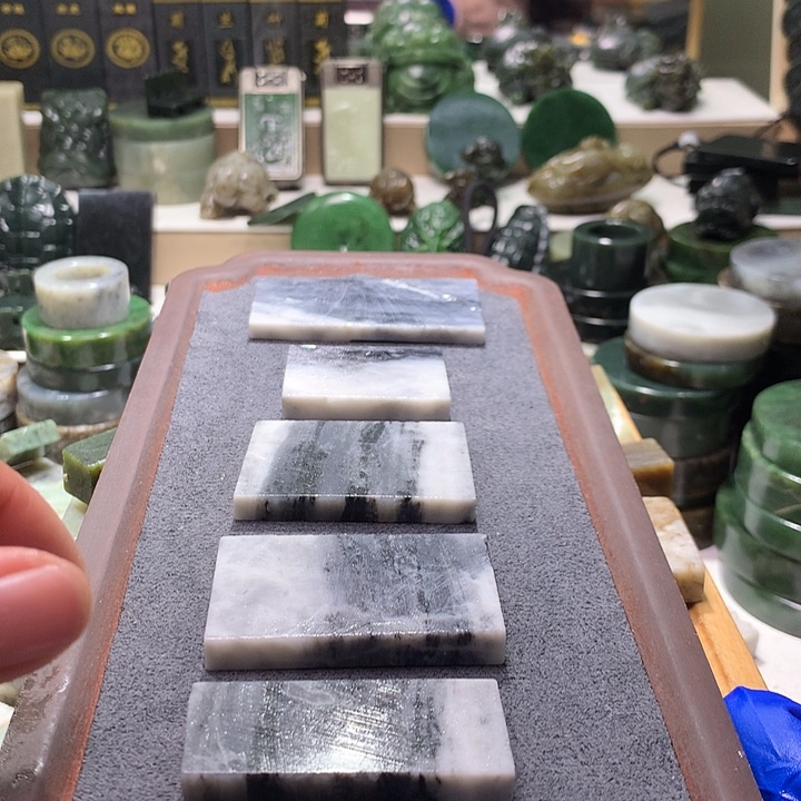 乐***步和田玉未镶嵌珠宝半成品