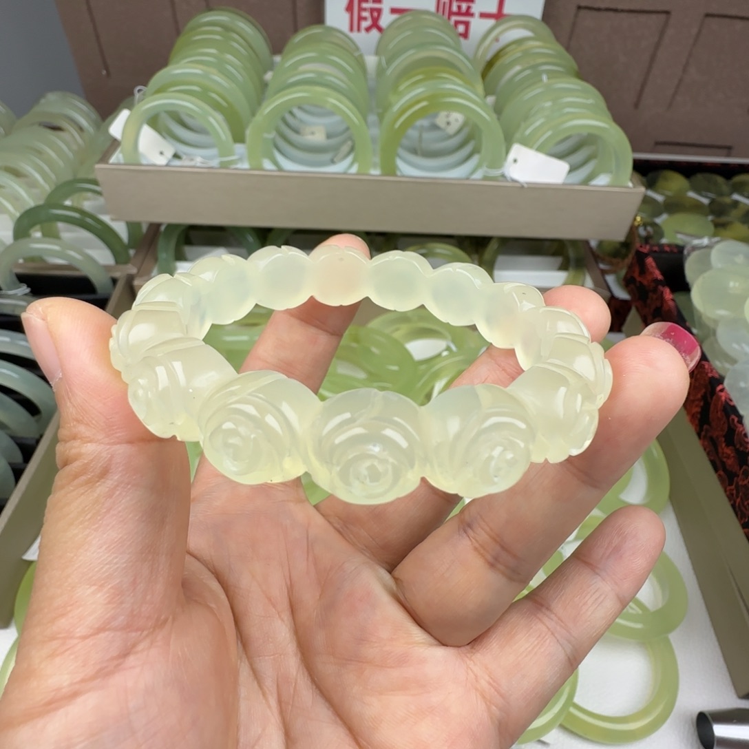 蛇纹石玉未镶嵌手镯