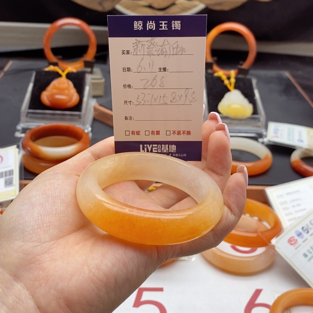 新***蕾石英质玉（黄龙玉）未镶嵌手镯