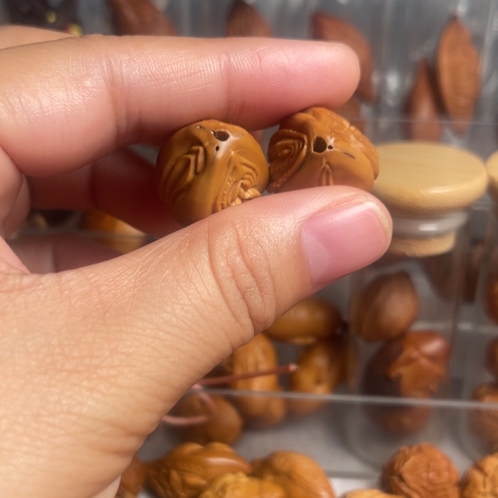 吊坠橄榄核瑕疵品，不退不换，发两颗