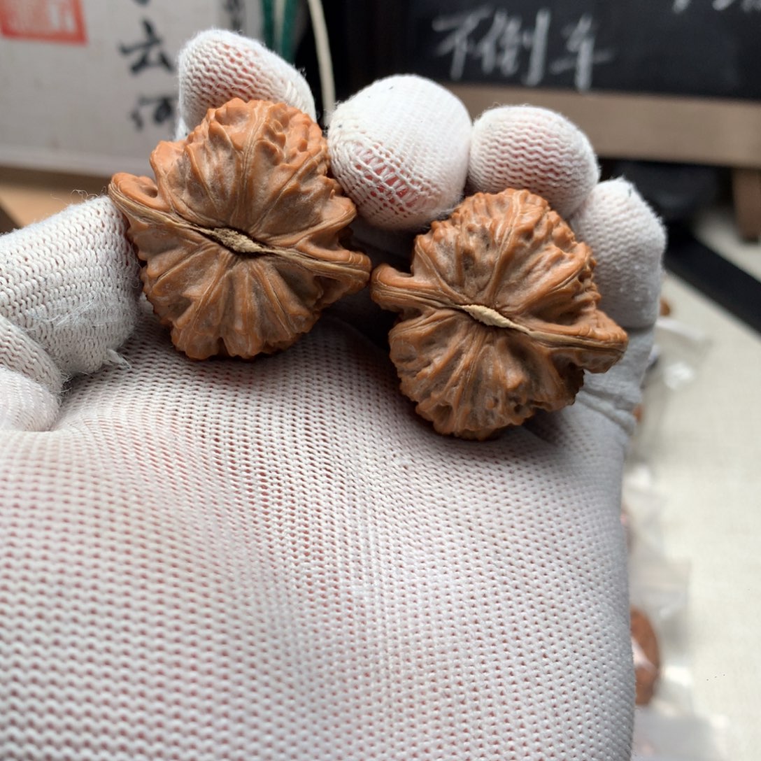 萌***八文玩核桃吊坠39白狮子