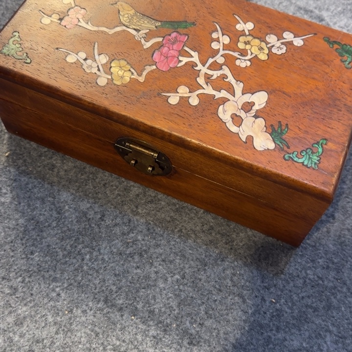 贡木首饰盒的的的的