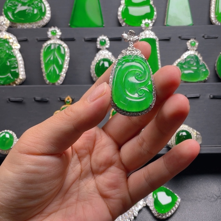 翡翠颈饰未镶嵌翡翠吊坠