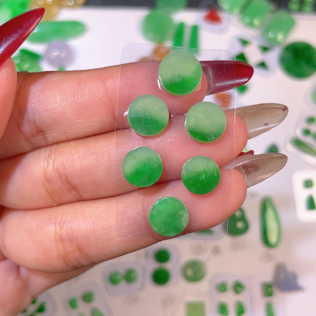 翡翠未镶嵌颈饰裸石