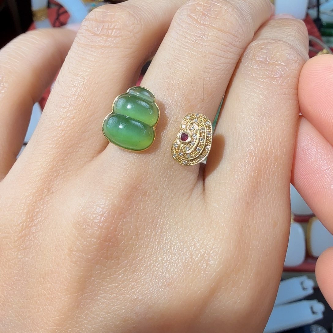 和田玉18K金镶嵌颈饰